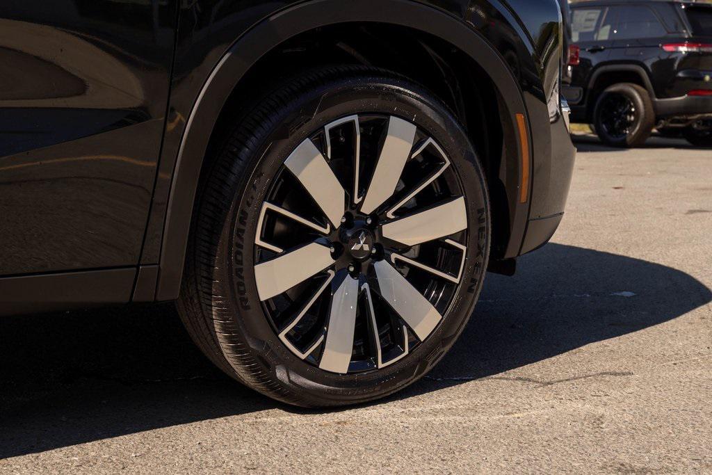 used 2025 Mitsubishi Outlander car, priced at $33,450