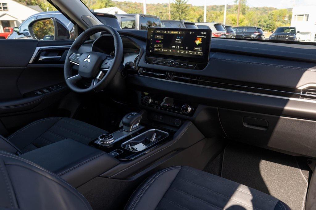 used 2025 Mitsubishi Outlander car, priced at $33,450