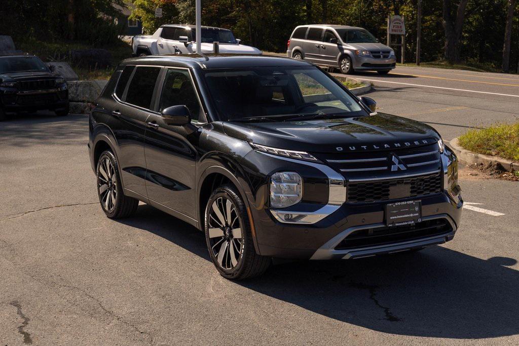 used 2025 Mitsubishi Outlander car, priced at $33,450