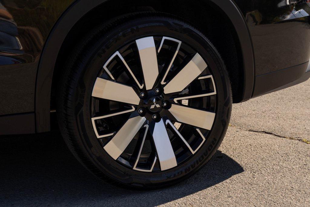 used 2025 Mitsubishi Outlander car, priced at $33,450