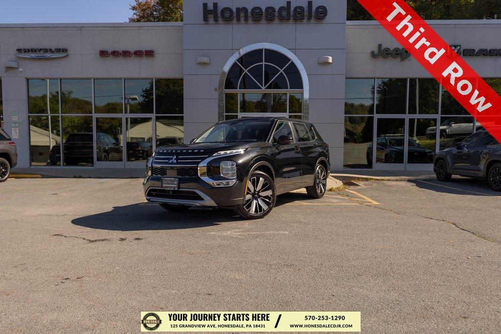 used 2025 Mitsubishi Outlander car, priced at $33,450
