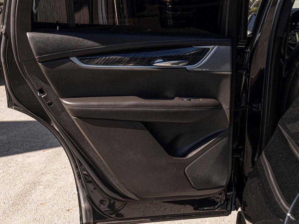 used 2023 Cadillac XT6 car, priced at $37,450