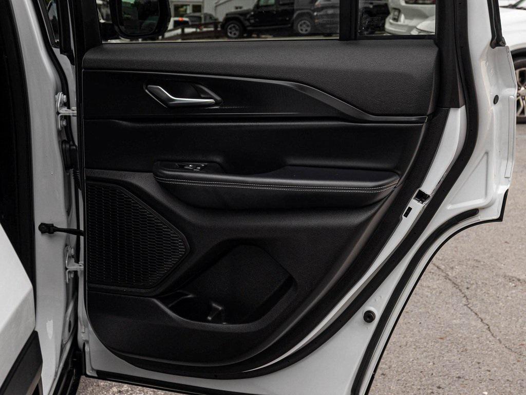 used 2024 Jeep Grand Cherokee car, priced at $32,990