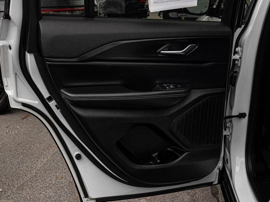 used 2024 Jeep Grand Cherokee car, priced at $32,990