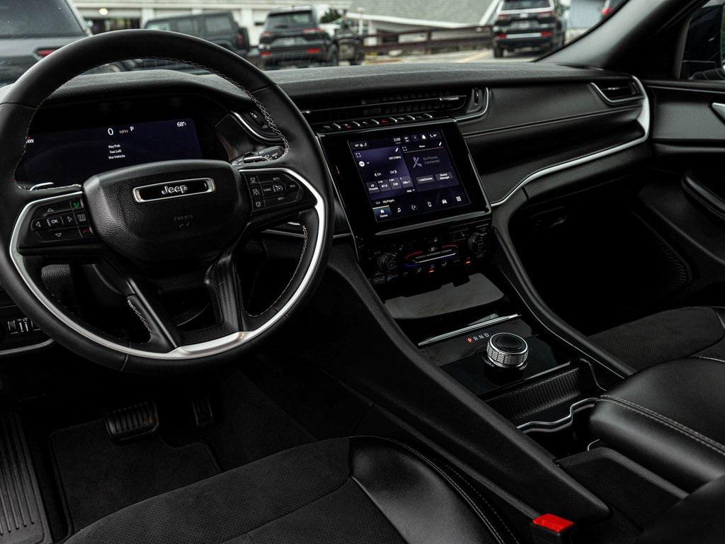 used 2024 Jeep Grand Cherokee car, priced at $32,990