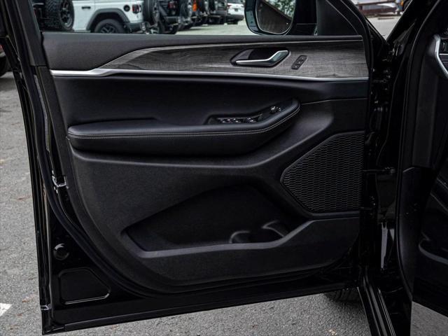 new 2025 Jeep Grand Cherokee L car