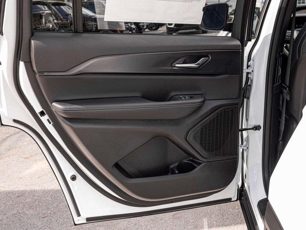 new 2025 Jeep Grand Cherokee L car, priced at $41,975
