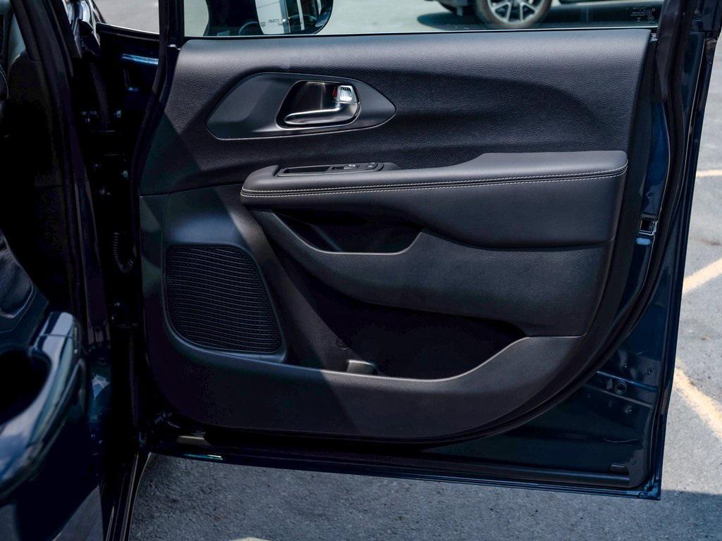 new 2025 Chrysler Pacifica car, priced at $41,125