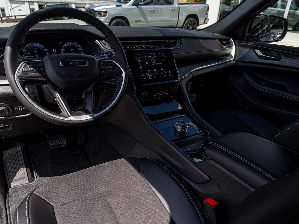 new 2025 Jeep Grand Cherokee car, priced at $42,634