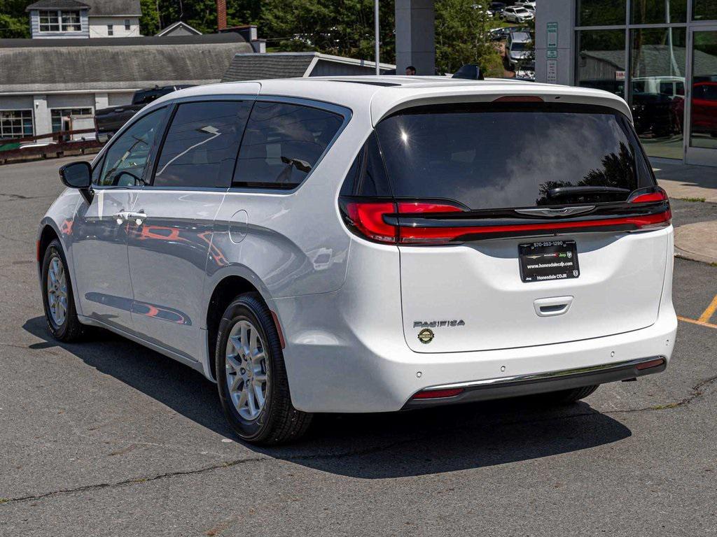 new 2025 Chrysler Pacifica car, priced at $41,752