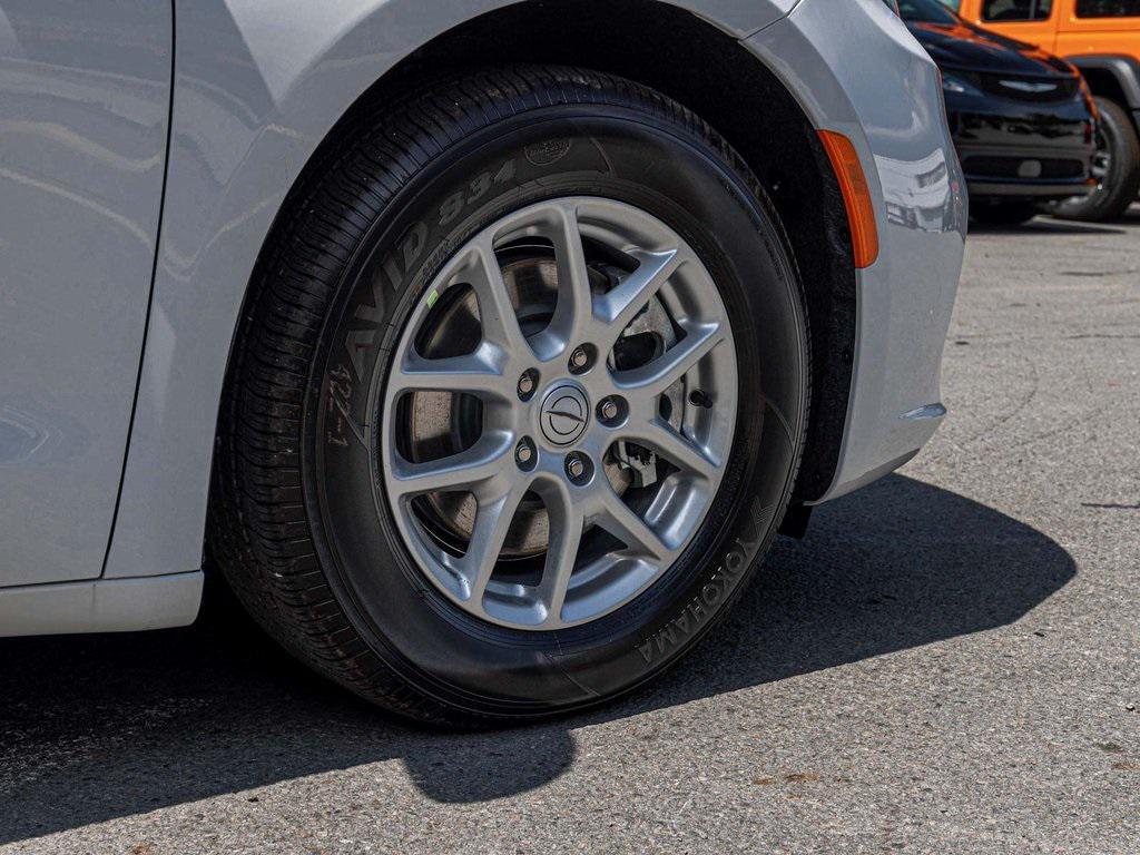 new 2025 Chrysler Pacifica car, priced at $41,752