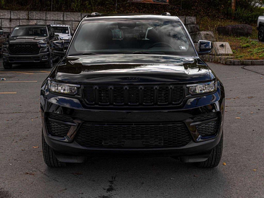 new 2025 Jeep Grand Cherokee car, priced at $45,009