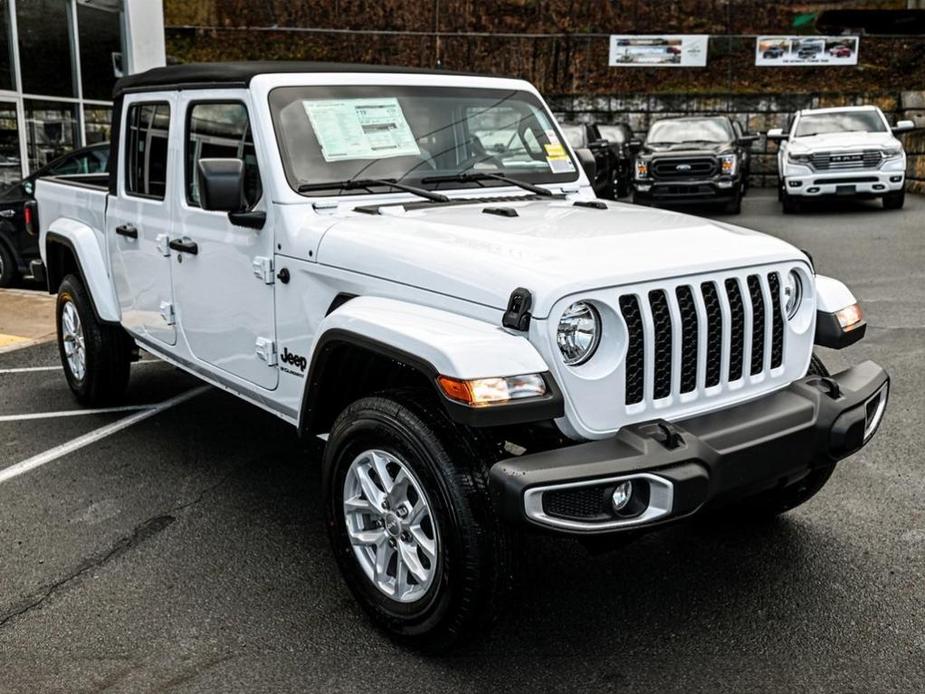 new 2023 Jeep Gladiator car, priced at $50,294
