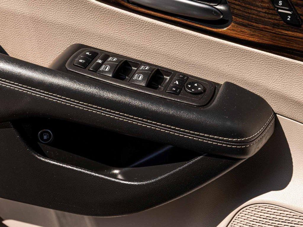 used 2023 Chrysler Pacifica Hybrid car, priced at $27,240