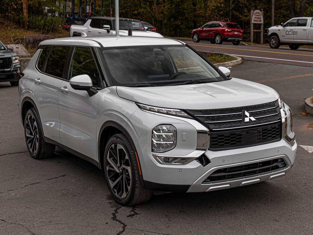 used 2024 Mitsubishi Outlander car, priced at $22,450