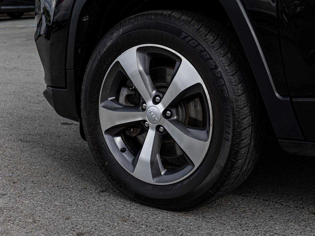 used 2020 Jeep Cherokee car, priced at $17,450