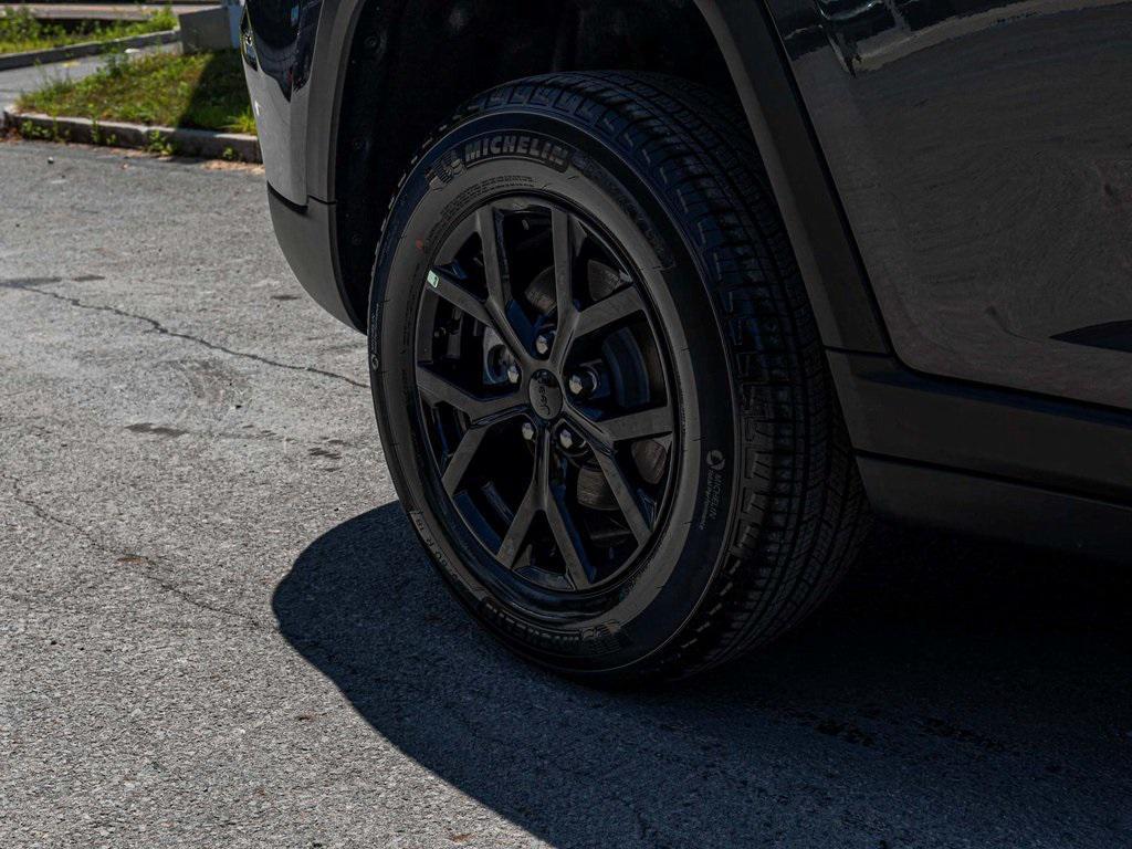 new 2025 Jeep Grand Cherokee car, priced at $42,710