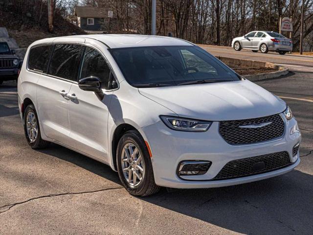 new 2025 Chrysler Pacifica car, priced at $42,326