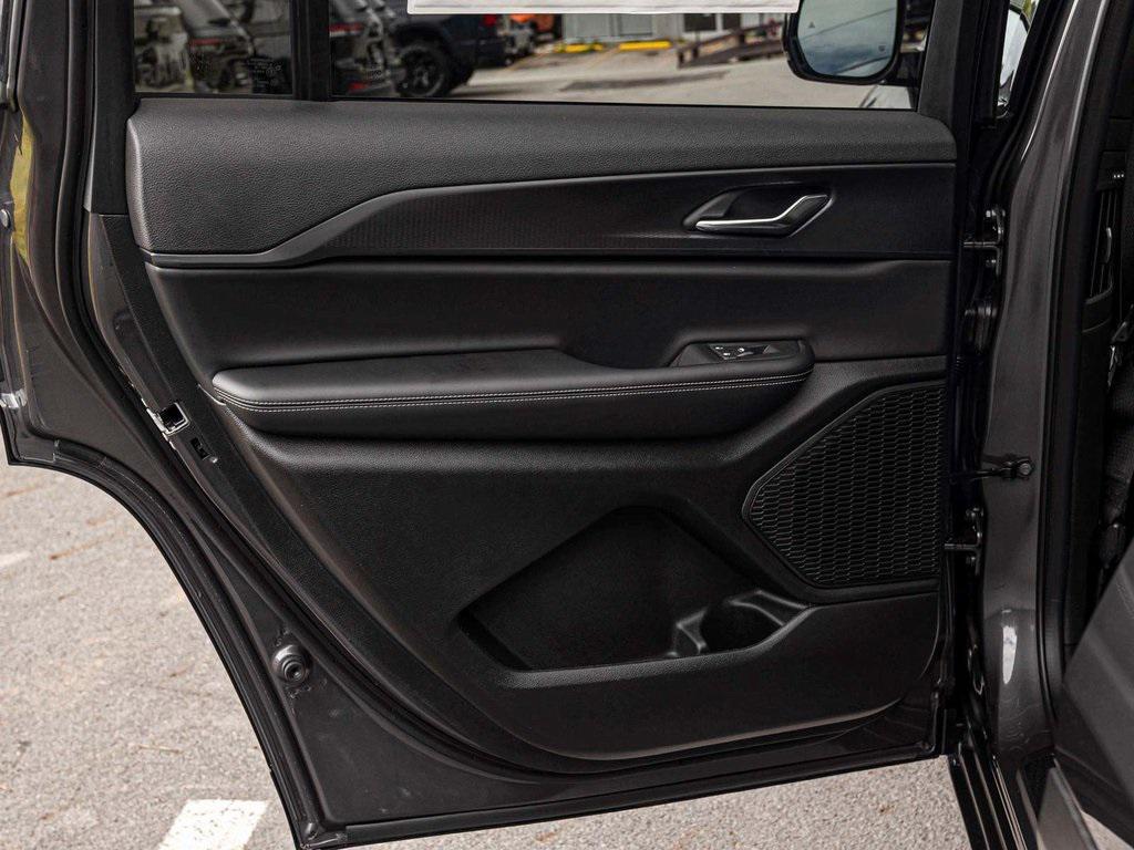 new 2025 Jeep Grand Cherokee L car, priced at $44,284