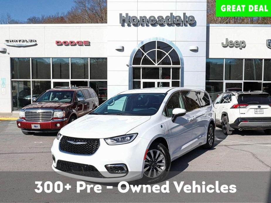 used 2023 Chrysler Pacifica Hybrid car, priced at $35,790