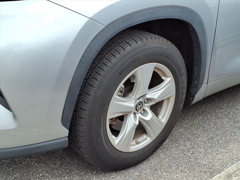 used 2022 Toyota Highlander car, priced at $26,595