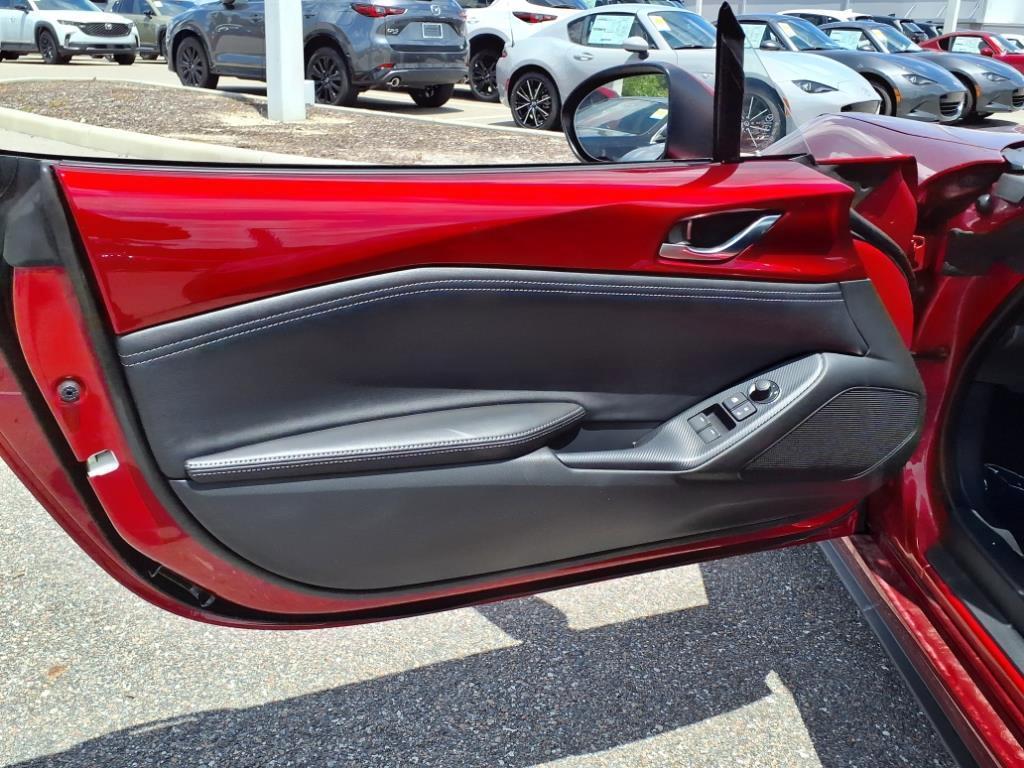 new 2025 Mazda MX-5 Miata RF car, priced at $39,574