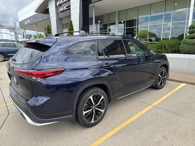 used 2022 Toyota Highlander car, priced at $40,902