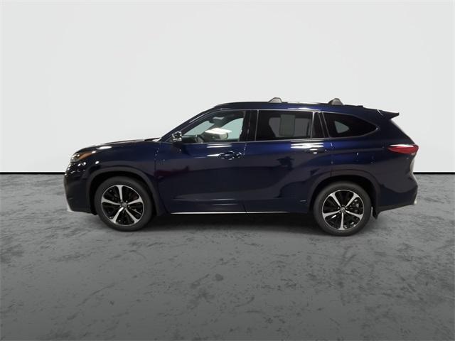 used 2022 Toyota Highlander car, priced at $40,156