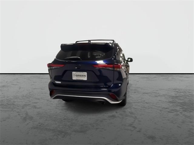 used 2022 Toyota Highlander car, priced at $40,156