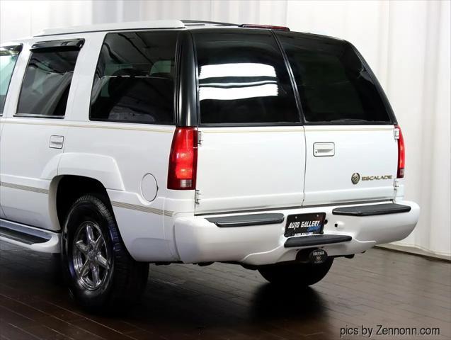 used 2000 Cadillac Escalade car, priced at $9,990