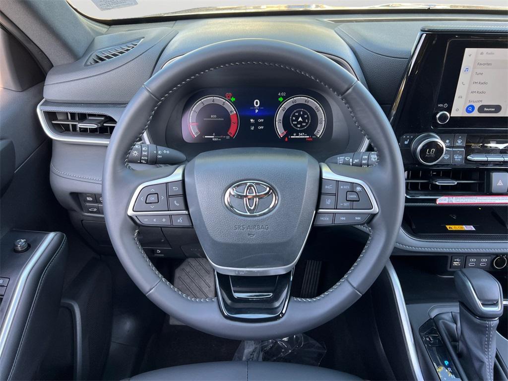 used 2025 Toyota Highlander car, priced at $46,499