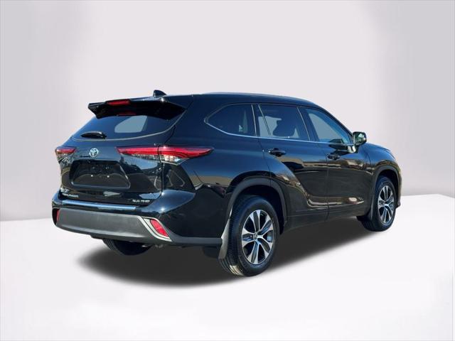 used 2022 Toyota Highlander car, priced at $36,500