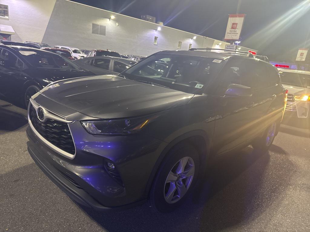 used 2023 Toyota Highlander car, priced at $32,220