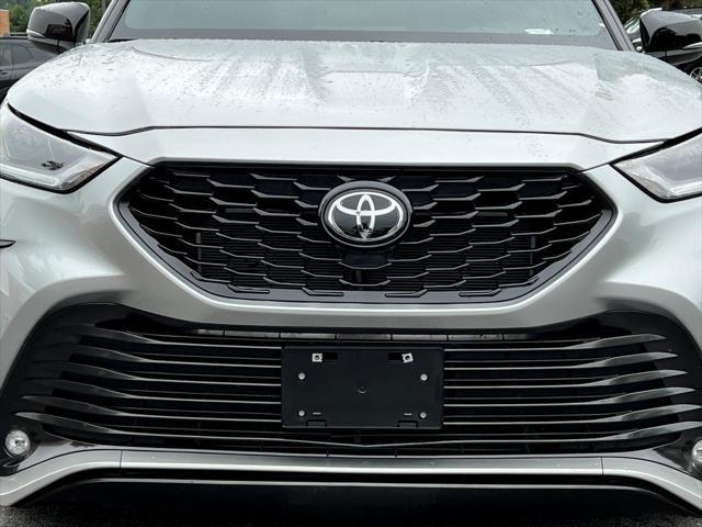 used 2024 Toyota Highlander car, priced at $45,000