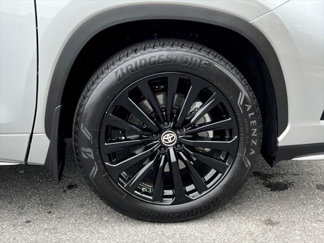 used 2024 Toyota Highlander car, priced at $45,000