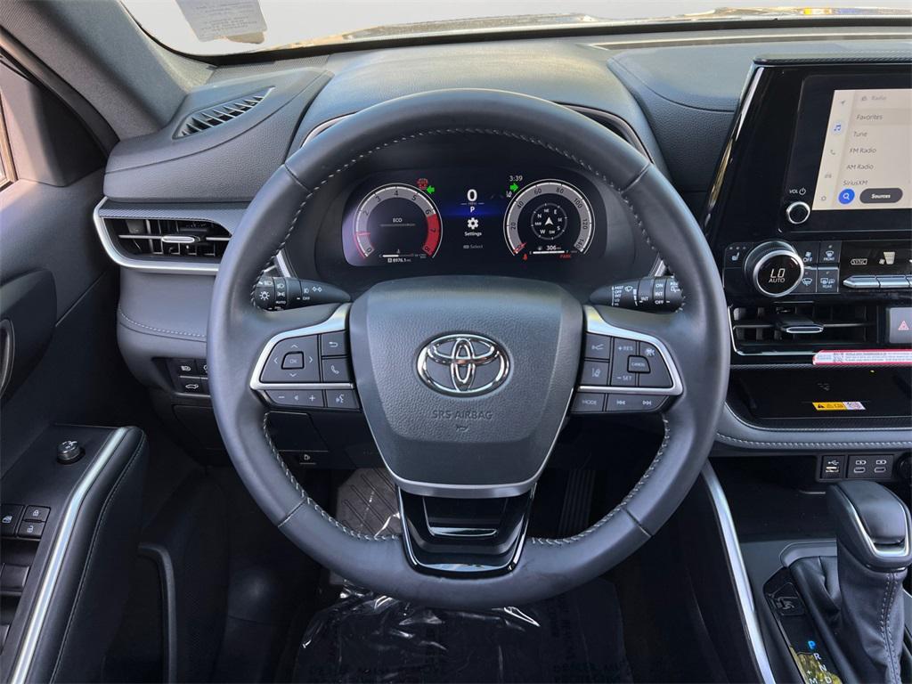 used 2025 Toyota Highlander car, priced at $46,499