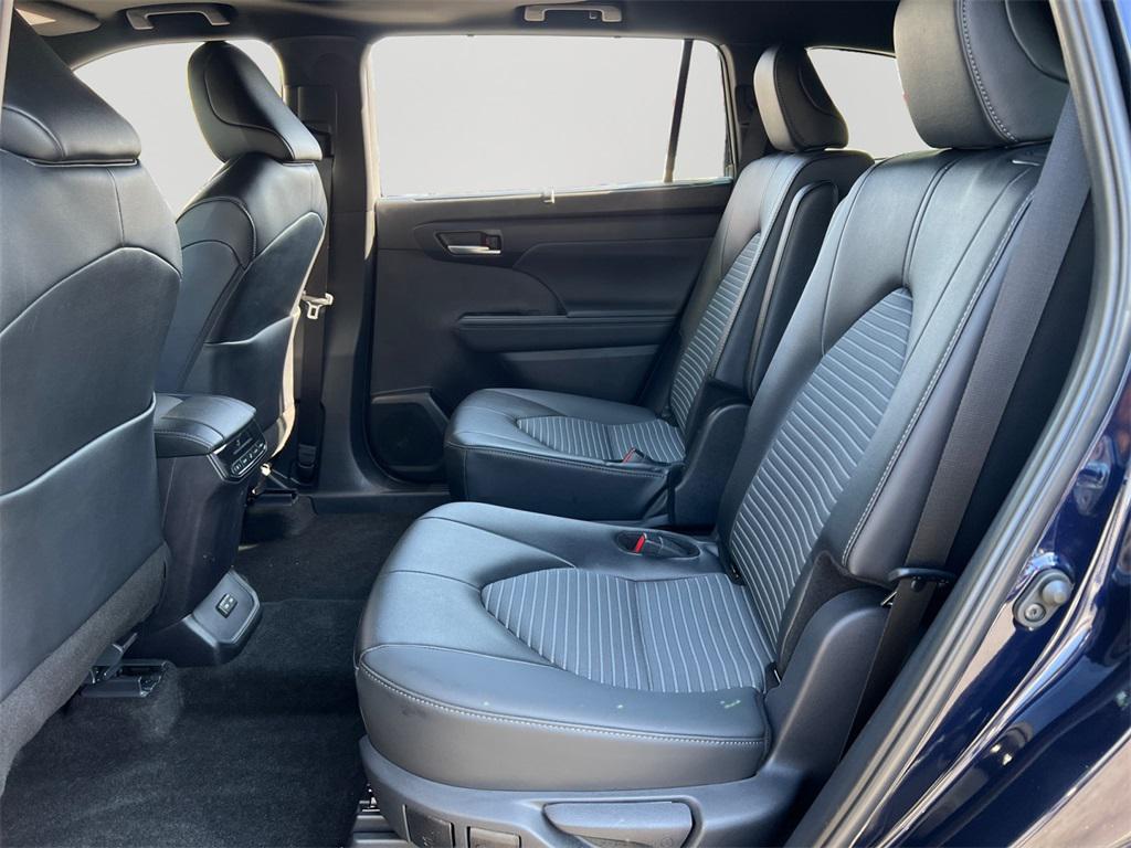 used 2025 Toyota Highlander car, priced at $46,499