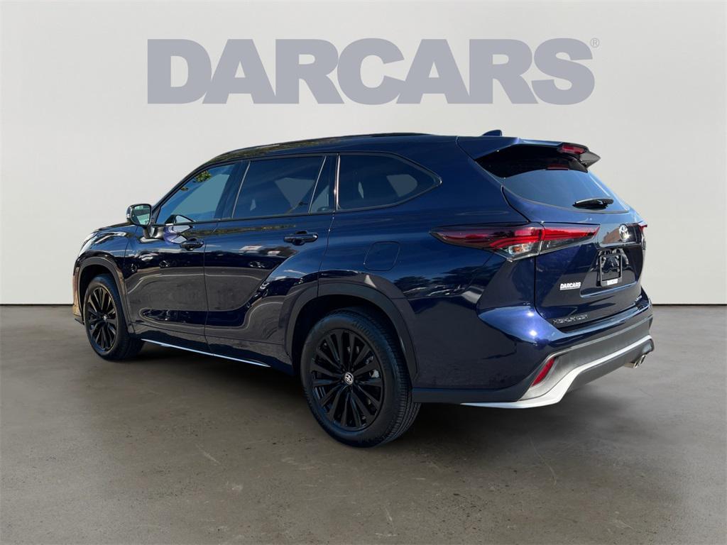 used 2025 Toyota Highlander car, priced at $46,499