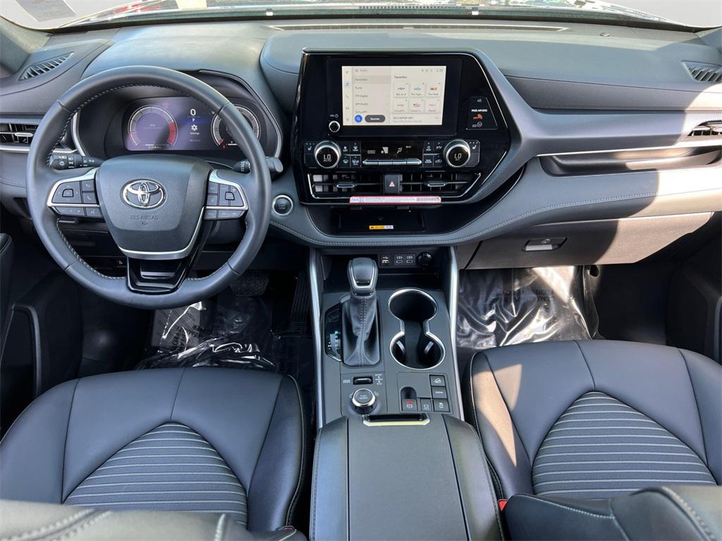 used 2025 Toyota Highlander car, priced at $46,499