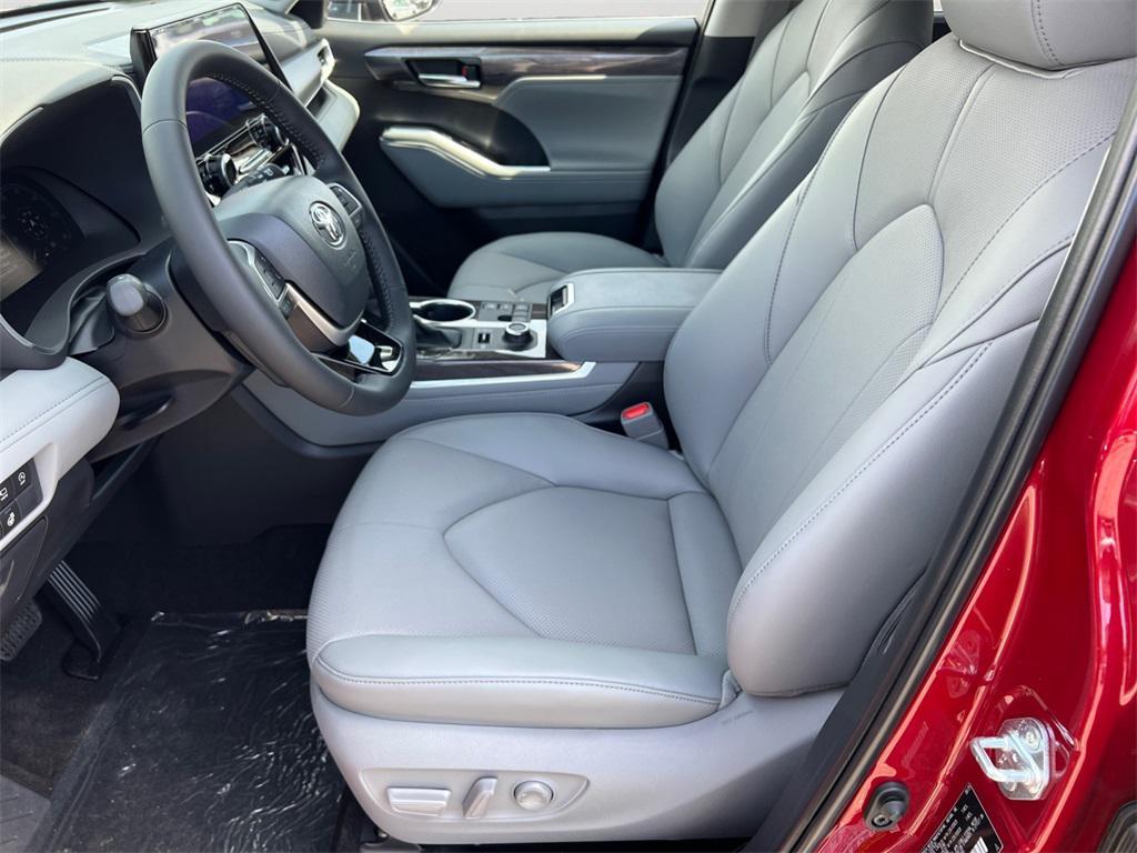 new 2025 Toyota Highlander car, priced at $53,318