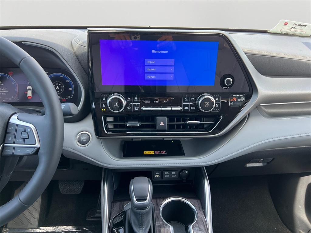 new 2025 Toyota Highlander car, priced at $53,318