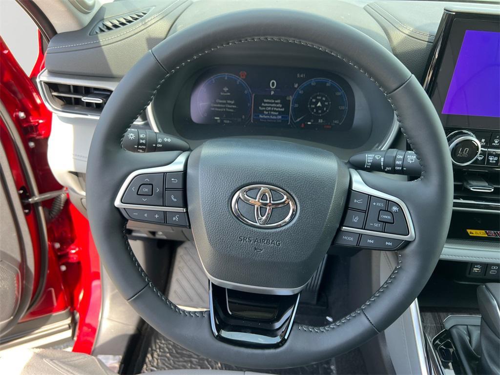 new 2025 Toyota Highlander car, priced at $53,318