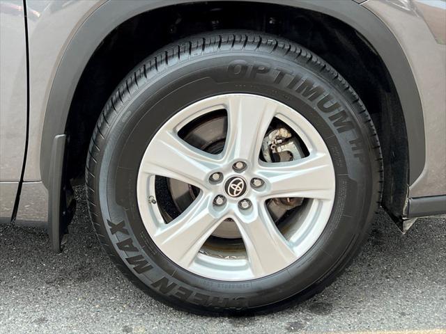 used 2022 Toyota Highlander car, priced at $31,750