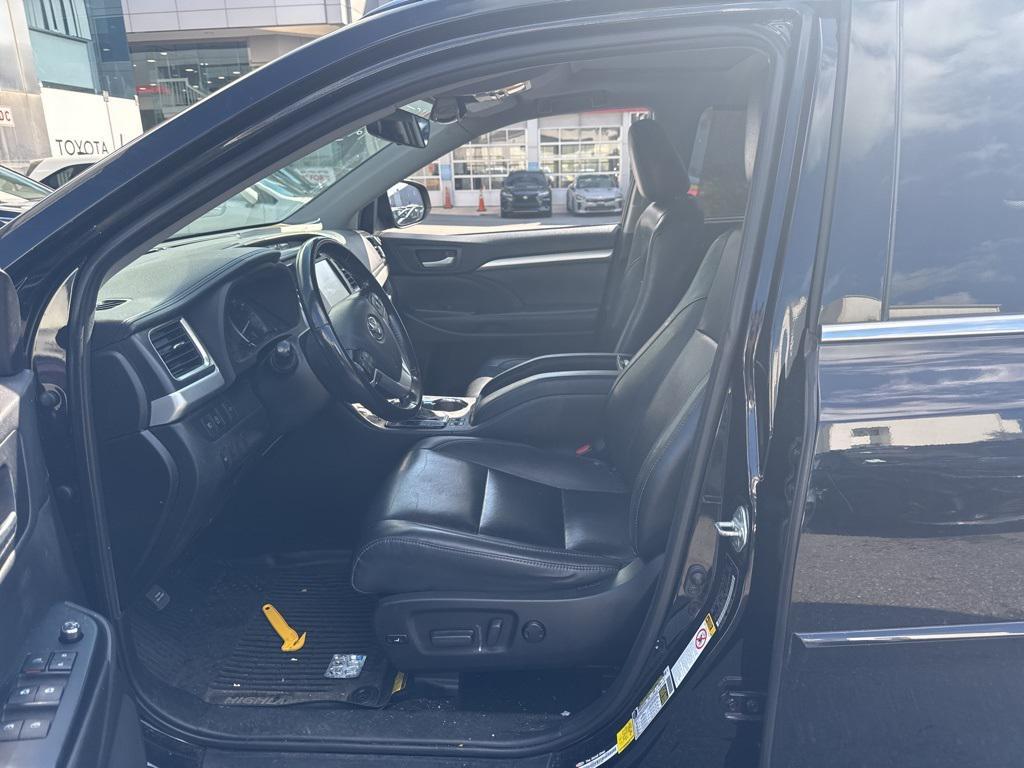 used 2019 Toyota Highlander car, priced at $24,899