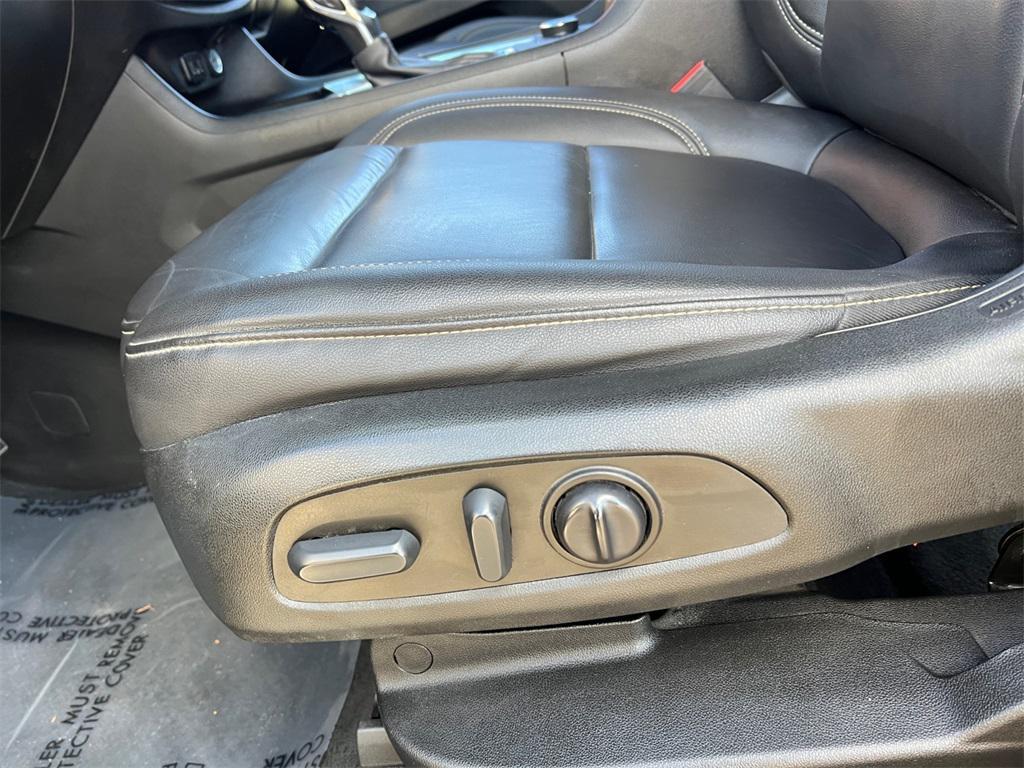 used 2022 Chevrolet Traverse car, priced at $28,139