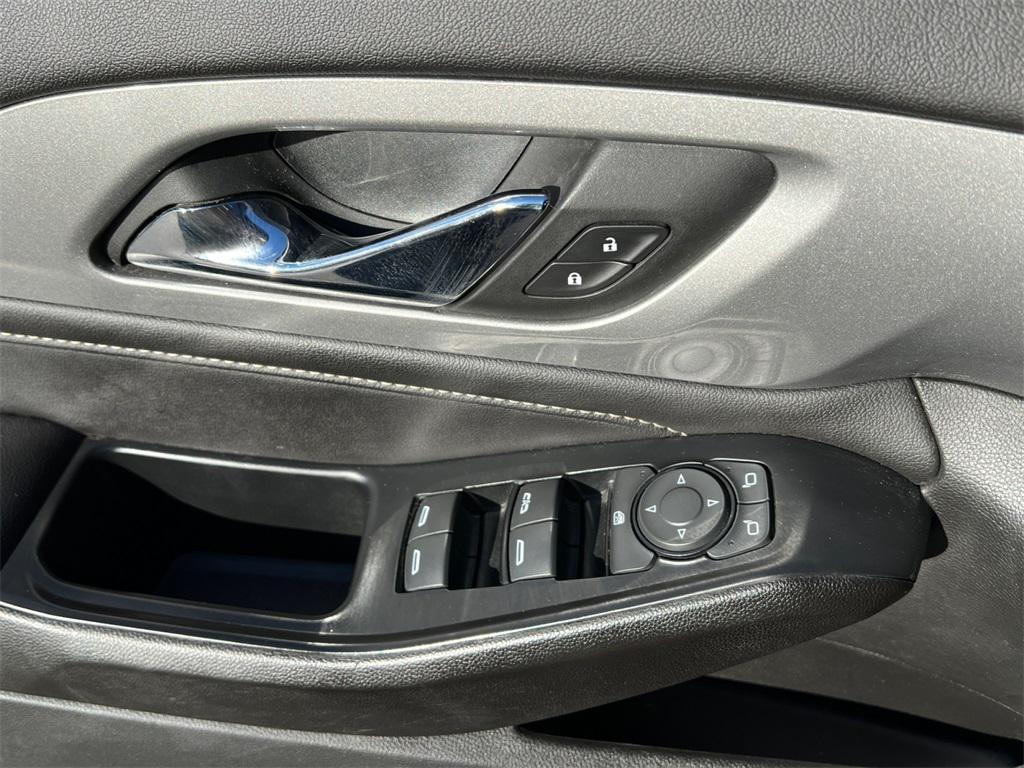 used 2022 Chevrolet Traverse car, priced at $28,139