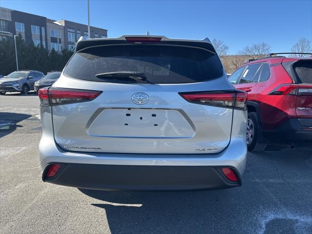 used 2022 Toyota Highlander car, priced at $36,139