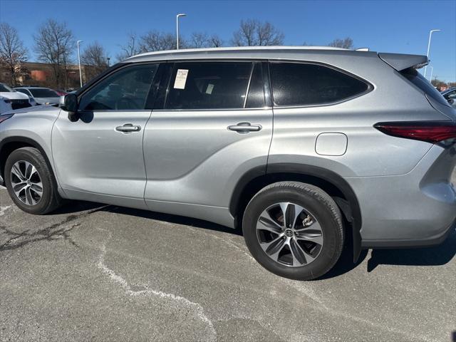 used 2022 Toyota Highlander car, priced at $36,139