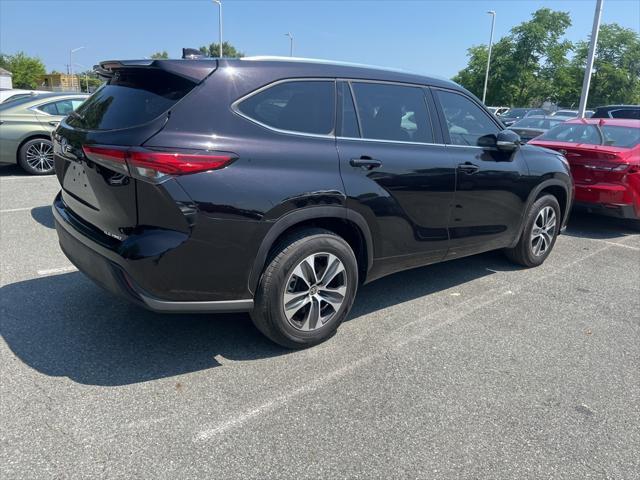 used 2020 Toyota Highlander car, priced at $29,870