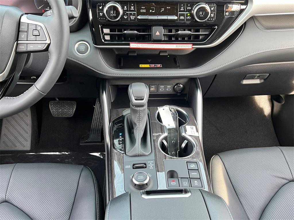 new 2026 Toyota Highlander car, priced at $55,138